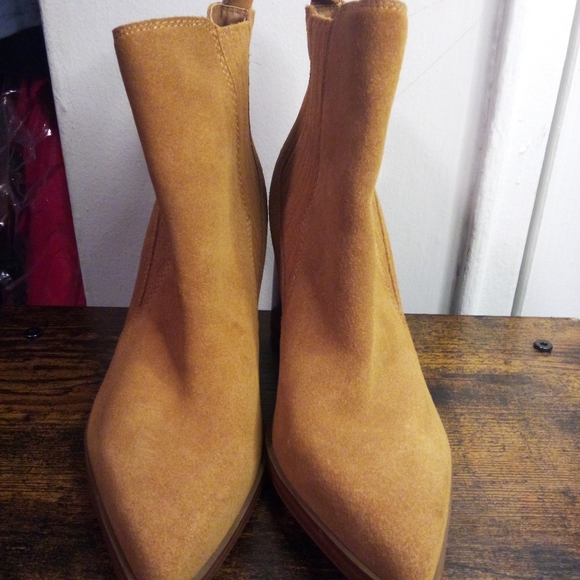 Marc Fisher, NWOT, Women's, Pull-On Boots, Size 6.5, Color Tan, Brown, - Picture 3 of 10